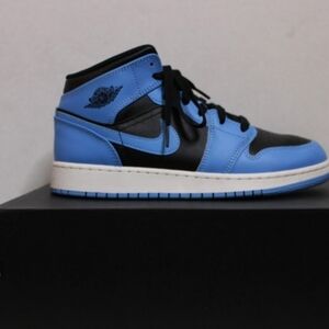 Nike Air Jordan 1 Mid University Blue Black Youth Size 7Y GS (DQ8423-401)